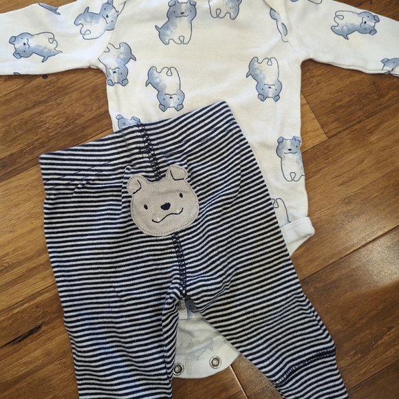 6/$22. 🐶 2pc bulldog onesie and pants. Matching set. Child of mine - Picture 2 of 6